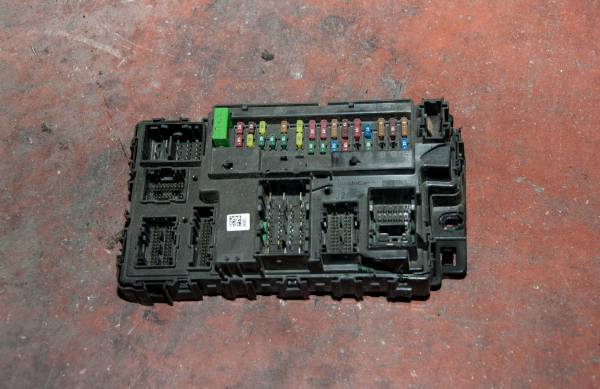 FORD CUSTOM 310 L 155 PS ÇIKMA PARÇA  2018 2021 SİGORTA  KUTUSU